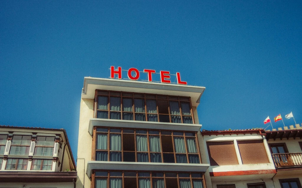 Los hoteles apostaron por precios récord para el Mundial 2026 en México. Ahora los están rematando ante la baja demanda 