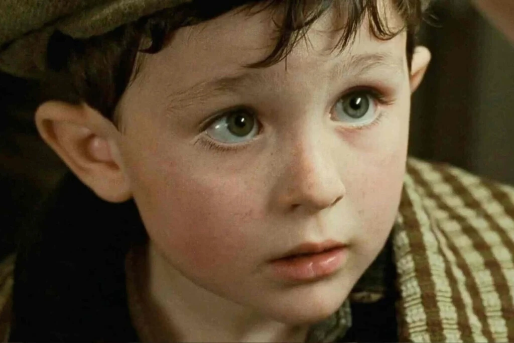 El pequeño niño de Titanic aún recibe esta cantidad de dinero cada año: solo dijo una frase en toda la película 