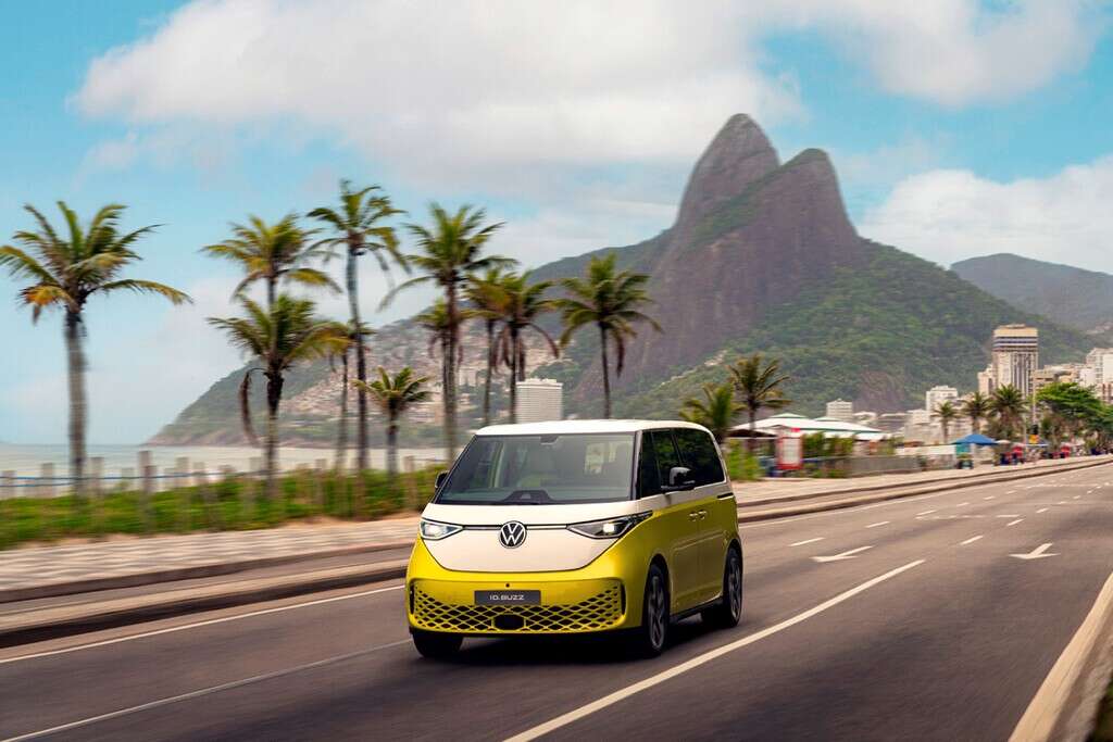 En Brasil quieren acabar con los accidentes, así que han creado una ley: de día todos los carros deben encender sus luces 