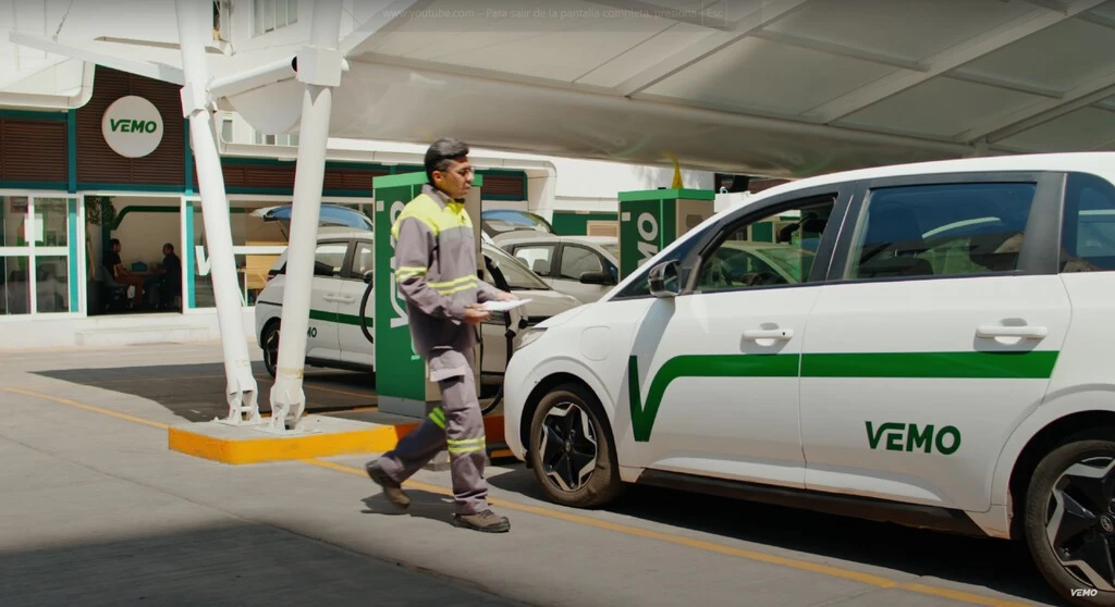 VEMO traerá a México más de 50,000 taxis eléctricos chinos tras inversión millonaria, mientras crece la tensión por aranceles 