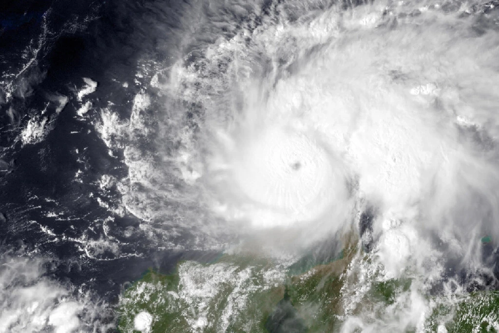El Huracán Lorena se intensifica rápidamente y ya es categoría 1. Amenaza con ser categoría 2 hoy y esta es su trayectoria en México