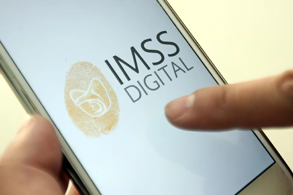 El IMSS quiere eliminar las filas y la burocracia: digitalizará sus servicios y habilita nuevos códigos QR para acceder a sus trámites  
