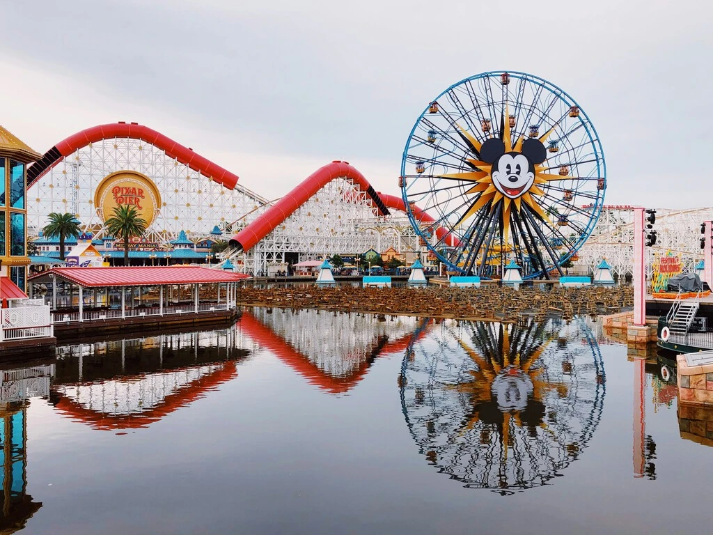 El día que una atracción de Disney cerró con dos hermanos dentro: solo uno logró salir con vida 