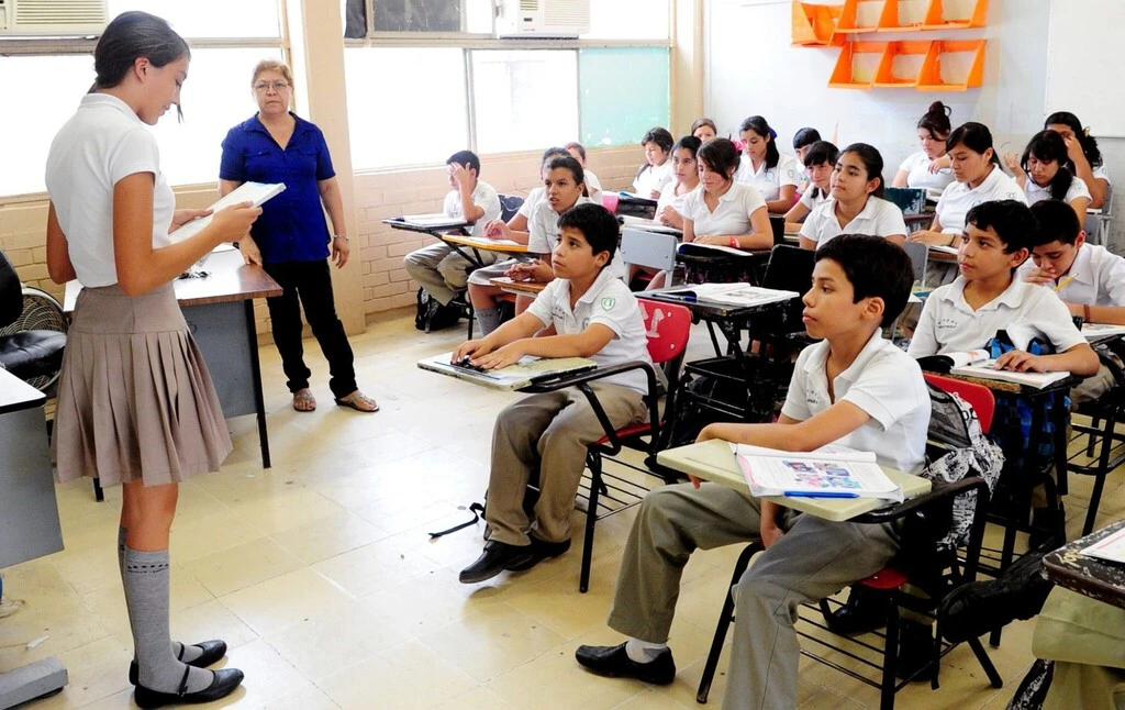 CDMX permitirá a estudiantes de primaria y secundaria justificar faltas cuando se deban a dolor menstrual 