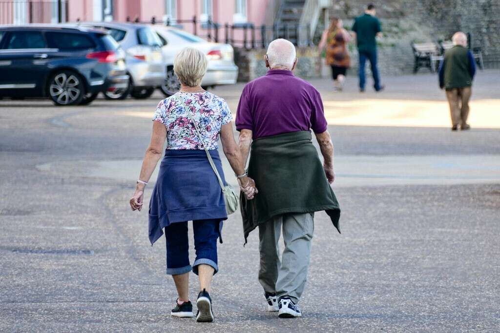 Cobrar salario y pensión con 15 años cotizados será posible: la nueva jubilación activa se despide de la carrera completa 