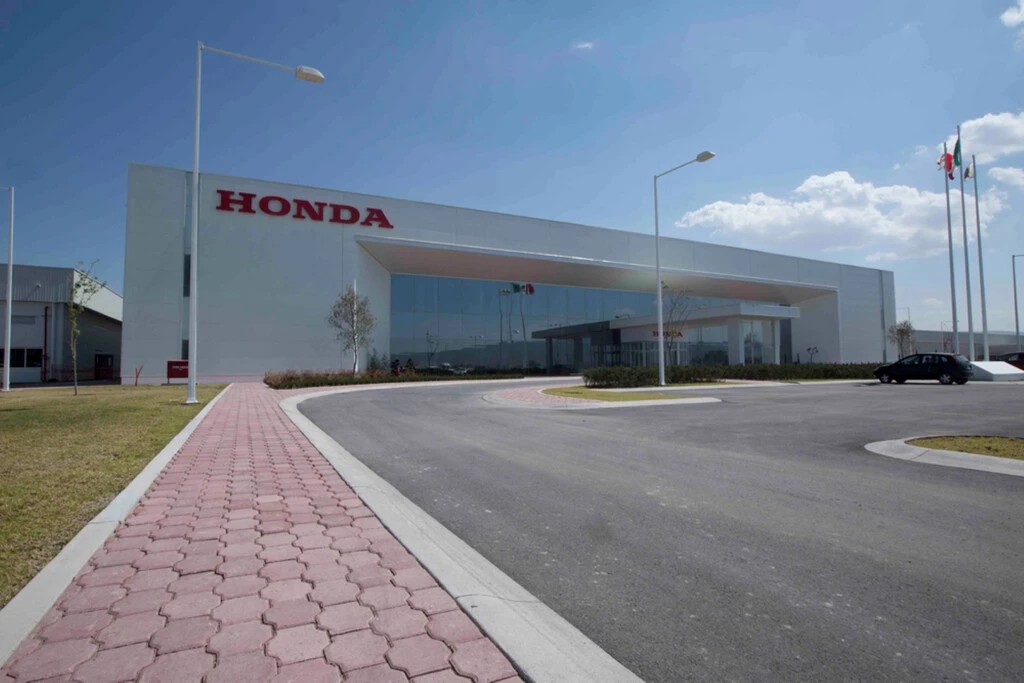 Honda apaga motores en México: la planta de Celaya detiene producción por falta de chips 