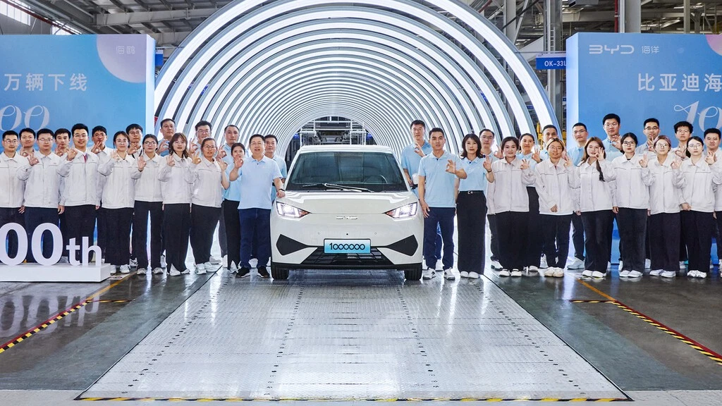 La quinta persona más rica del mundo acaba de vender todas sus acciones de BYD. Justo cuando se habla de aranceles en México 