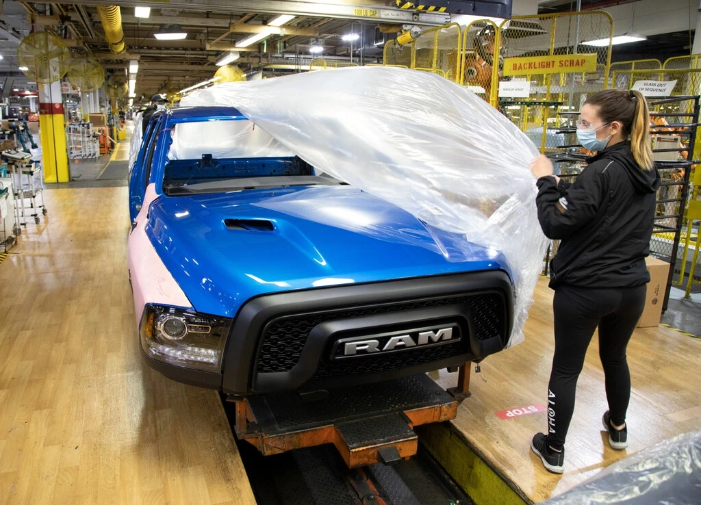 México y sus autos siguen pagando más: Ford, GM y Stellantis estallan contra Trump por ayudar solo a Japón 