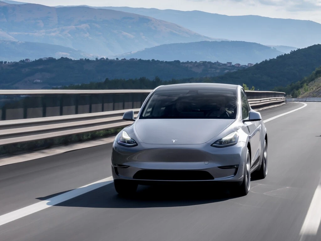 Recorrieron 2,500 km en un coche eléctrico y llegaron a una dura conclusión: el diésel sigue siendo imbatible en carretera 