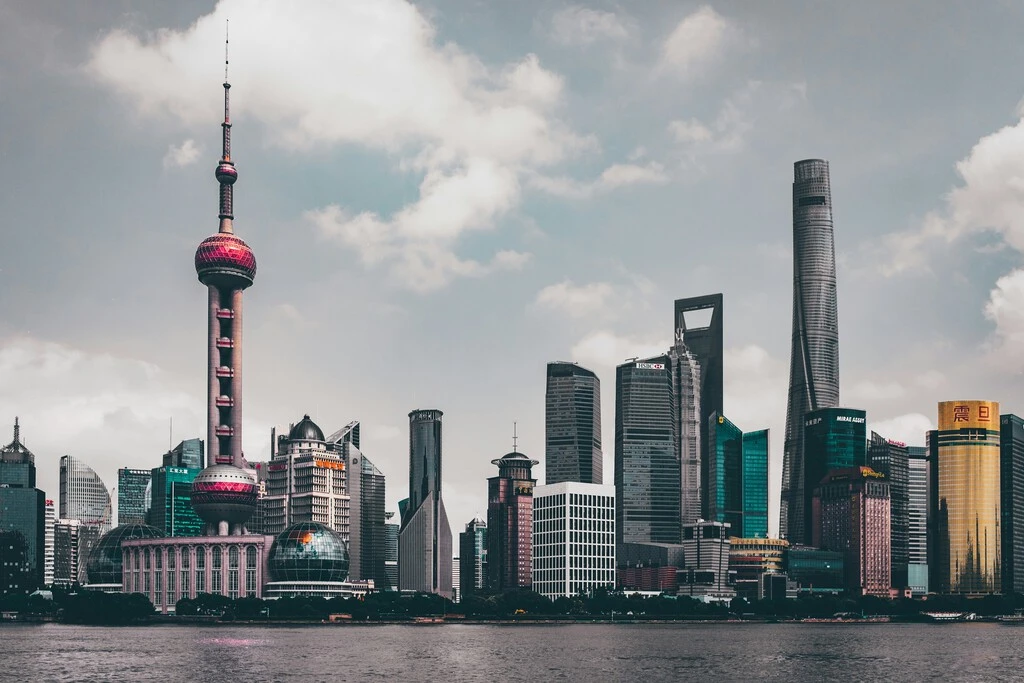 EEUU ha puesto una tasa de 100.000 dólares para trabajadores extranjeros. China acaba de abrirles la puerta con su nueva visa K 
