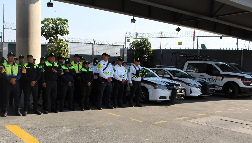 Apenas hay 1,500 taxis para 120,000 pasajeros en el AICM y ahora Guardia Nacional endurece operativos contra Uber y DiDi 