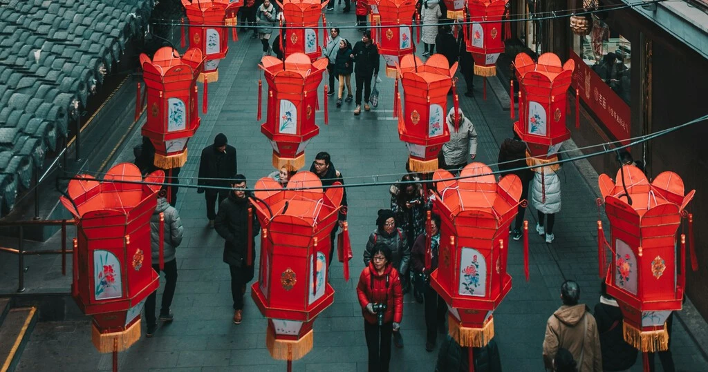 La generación Z china está harta del desempleo y se ha rebelado contra el sistema: presumen de dormir mucho y perder el tiempo 
