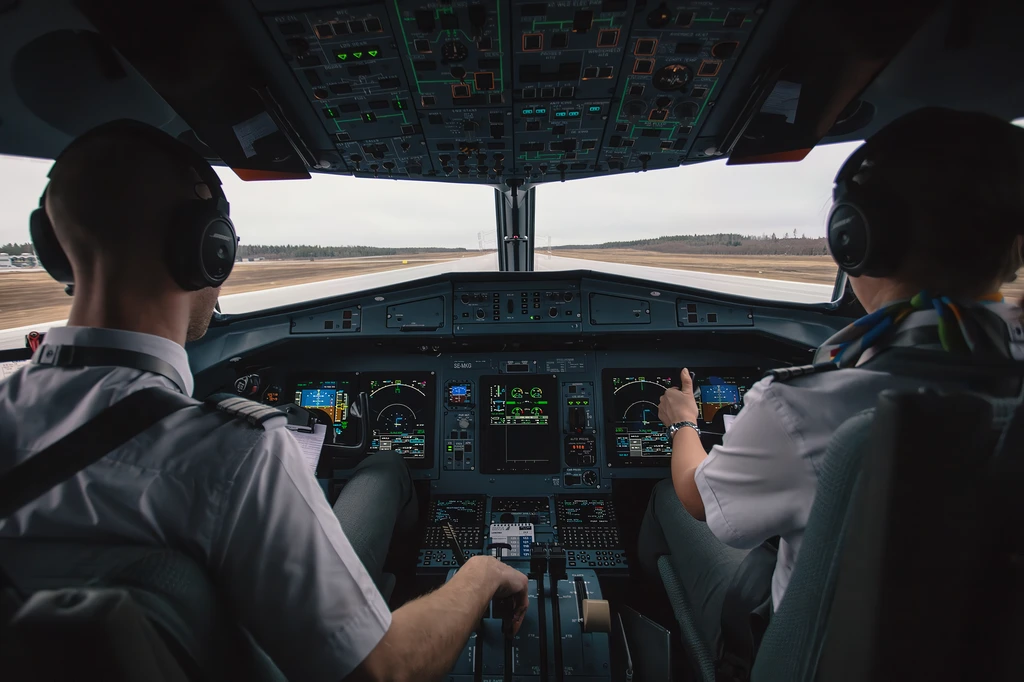Un vuelo entre Alemania y España con 200 pasajeros pasó 10 minutos sin piloto: el copiloto se desmayó y el capitán estaba en el baño 