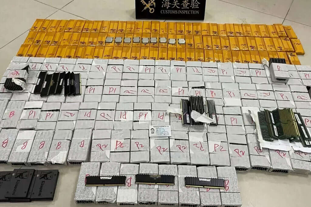 Un hombre trató de contrabandear a China más de 800 CPU y 900 memorias RAM escondidas en su auto: fue descubierto en aduana 