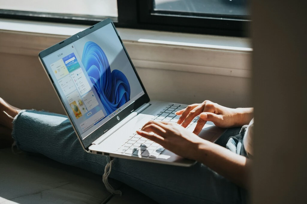 Microsoft retiró su IA estrella de Windows 11 por ser insegura. Su mayor crítico prueba la nueva versión y tiene mucho que decir 