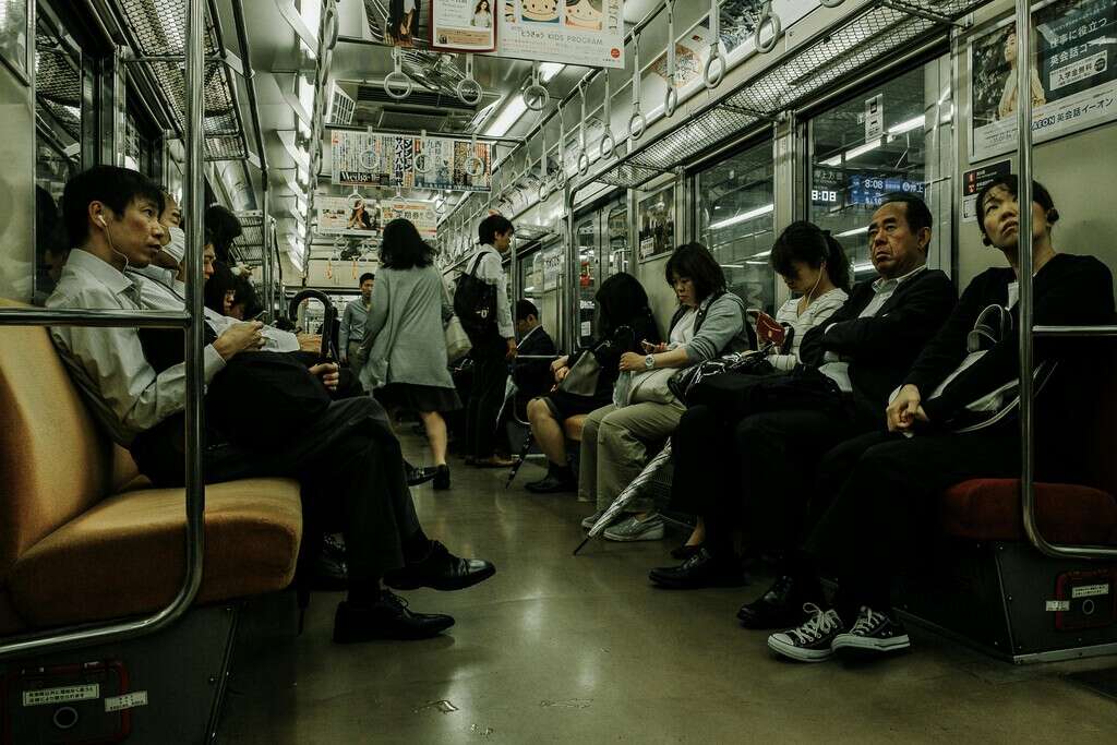 En Japón le preguntaron a sus ciudadanos qué era lo más molesto de los turistas en el tren: sus respuestas revelaron mucho de la nación 