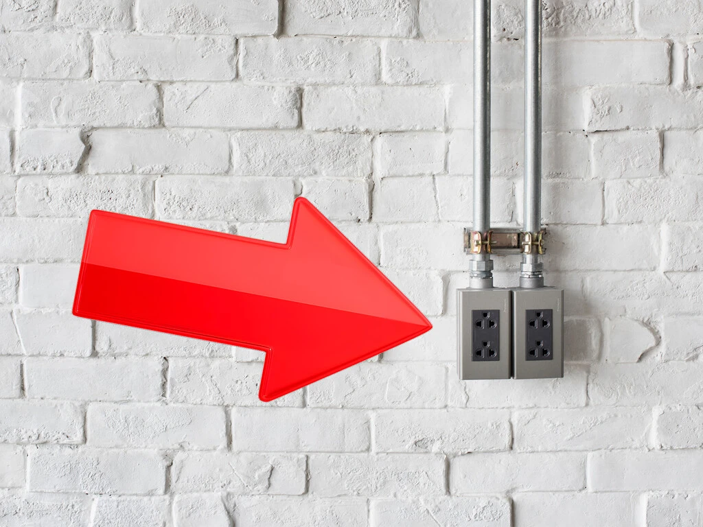 Los enchufes y apagadores no se instalan en cualquier lado, esta es la recomendación de un electricista y los peligros de no hacerlo 