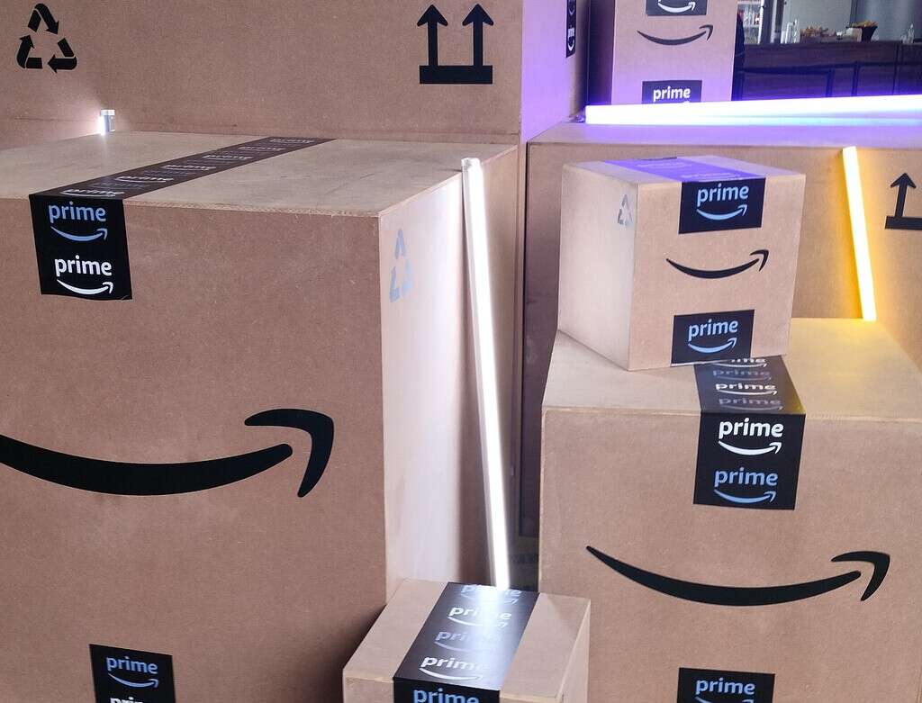 Amazon tiene una operación secreta para vender productos en Walmart y Shopify: quiere conocerlos por dentro, según The WSJ