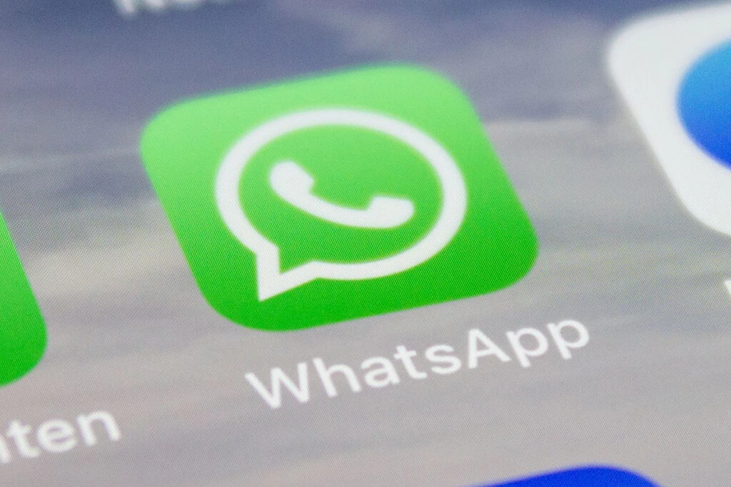 WhatsApp sabe que te agregan a grupos sin tu consentimiento, así que quiere devolverte el poder de elegir de quién recibir mensajes