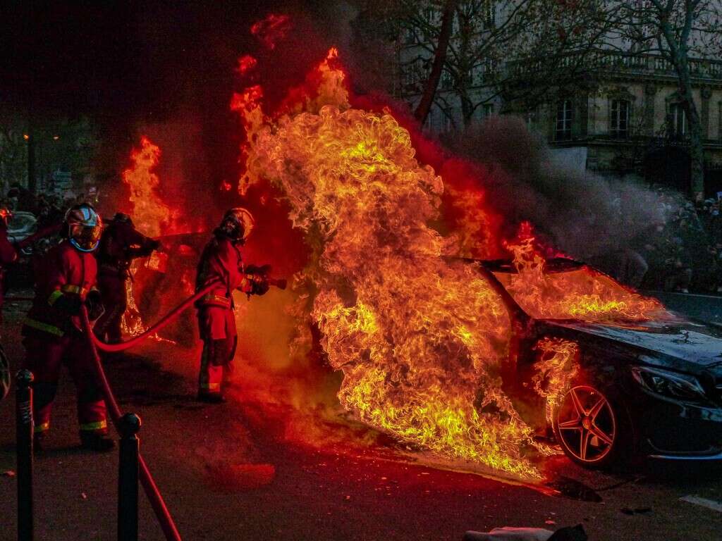 Corea del Sur prohibirá en estacionamientos los vehículos eléctricos que estén cargados a más del 90%: teme que se incendien de la nada 