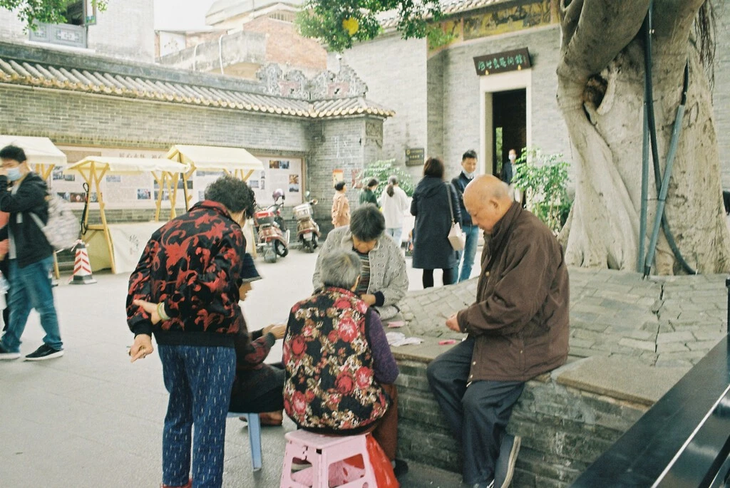 El problema de tener más de 40 años en Corea del Sur: la discriminación laboral. Pueden pagarte menos cuando cumples más años 