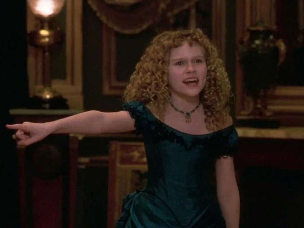 “Yo tengo 12 años y él 31 ¿por qué disfrutaría besándolo?”: Kirsten Dunst habla de su polémica escena de esta película clásica de 1994 