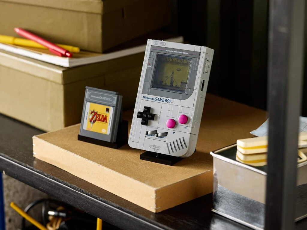 LEGO trae de vuelta el Game Boy con una réplica en tamaño real: tendrá dos cartuchos y se venderá en México desde octubre 