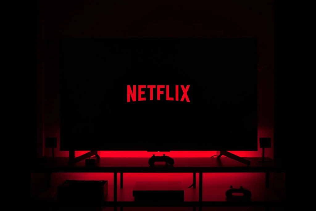 El Plan Básico de Netflix es historia. Obligarán a elegir entre pagar más al mes o aceptar ver anuncios 
