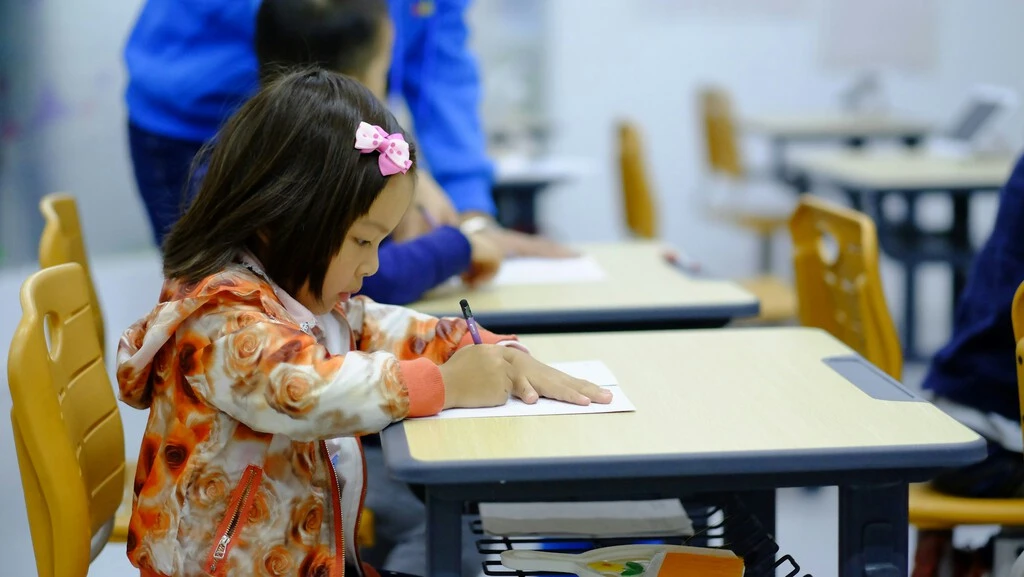 En Corea del Sur las pantallas en las aulas no solo no están prohibidas: usan la inteligencia artificial para dar clase 