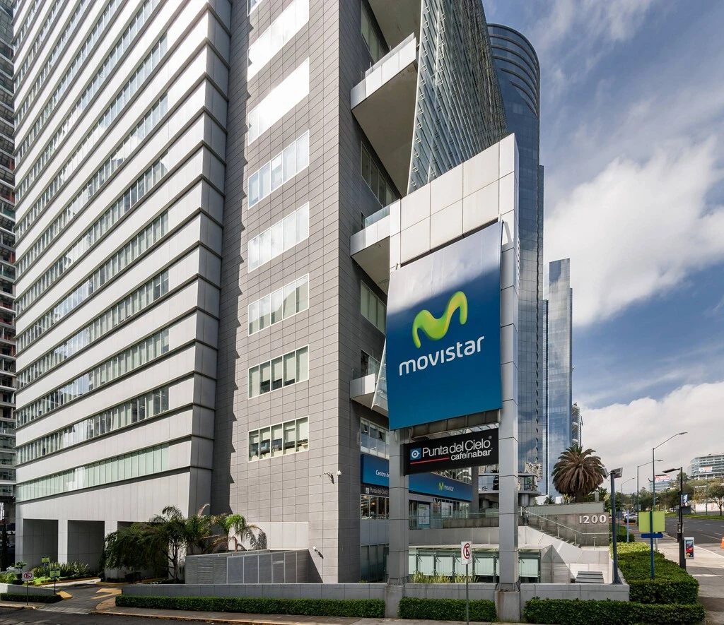 El nuevo dueño de Movistar en México ya tiene una estrategia para competir: menos antenas y más IA para reducir costos 