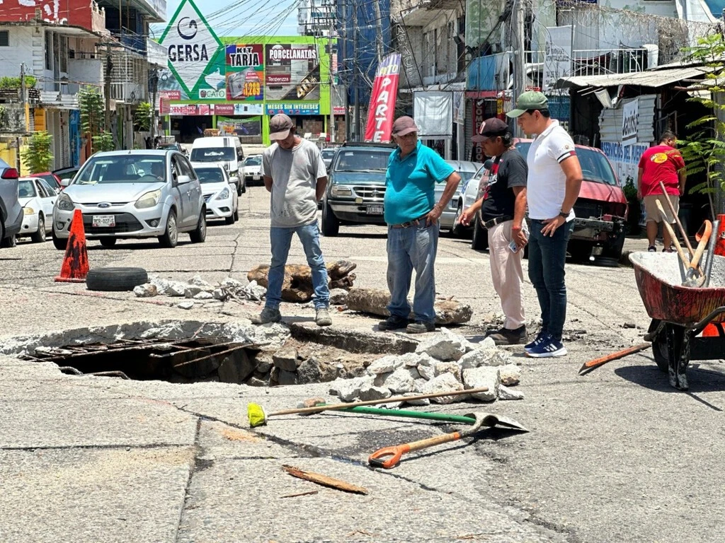 Tapar un bache para ayudar podría llevarte a la cárcel en México: así lo establece la ley