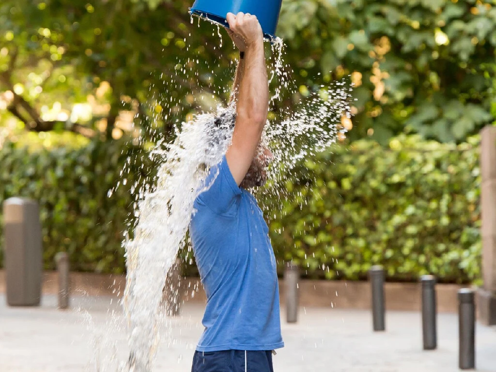 Si crees que ya estás grande, solo piensa que el reto del Ice Bucket Challenge tiene casi 11 años y ahora regresa con otra causa 