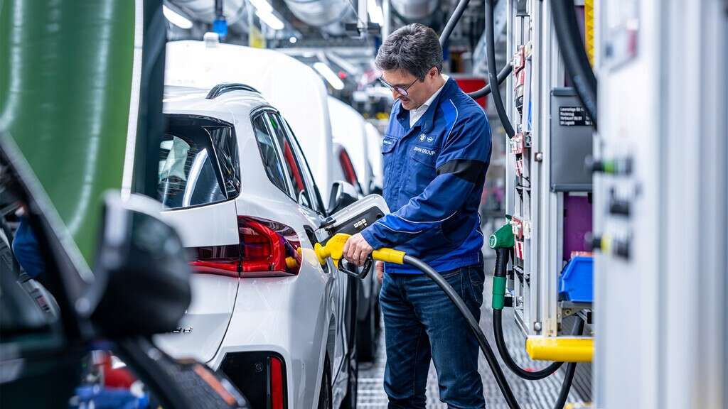 BMW encontró un sustituto al diésel: sus autos ya salen de fábrica con un combustible creado con aceites de cocina 