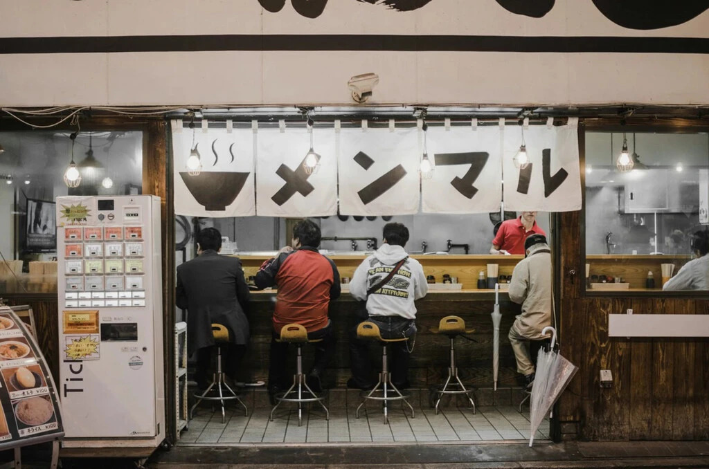 La Generación Z en Japón pone patas arriba la cultura laboral de trabajar mucho en el país y sus jerarquías: así está cambiando