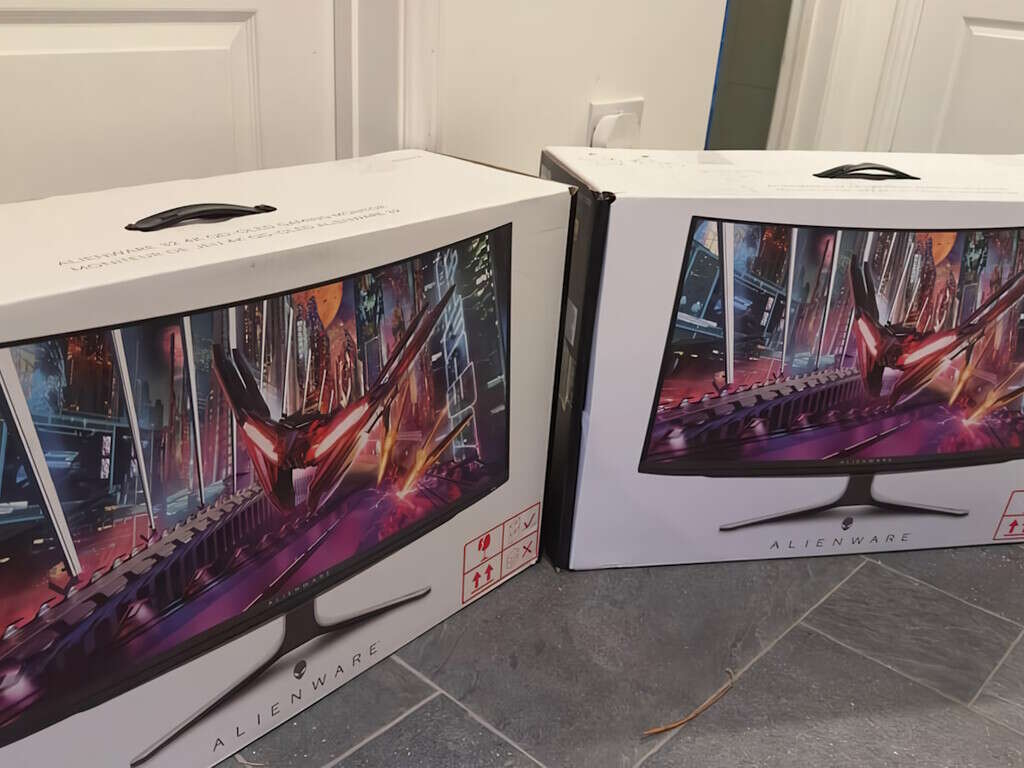 Este 'gamer' compró un monitor OLED, recibió dos... y al final Amazon le deja quedarse con el segundo como 