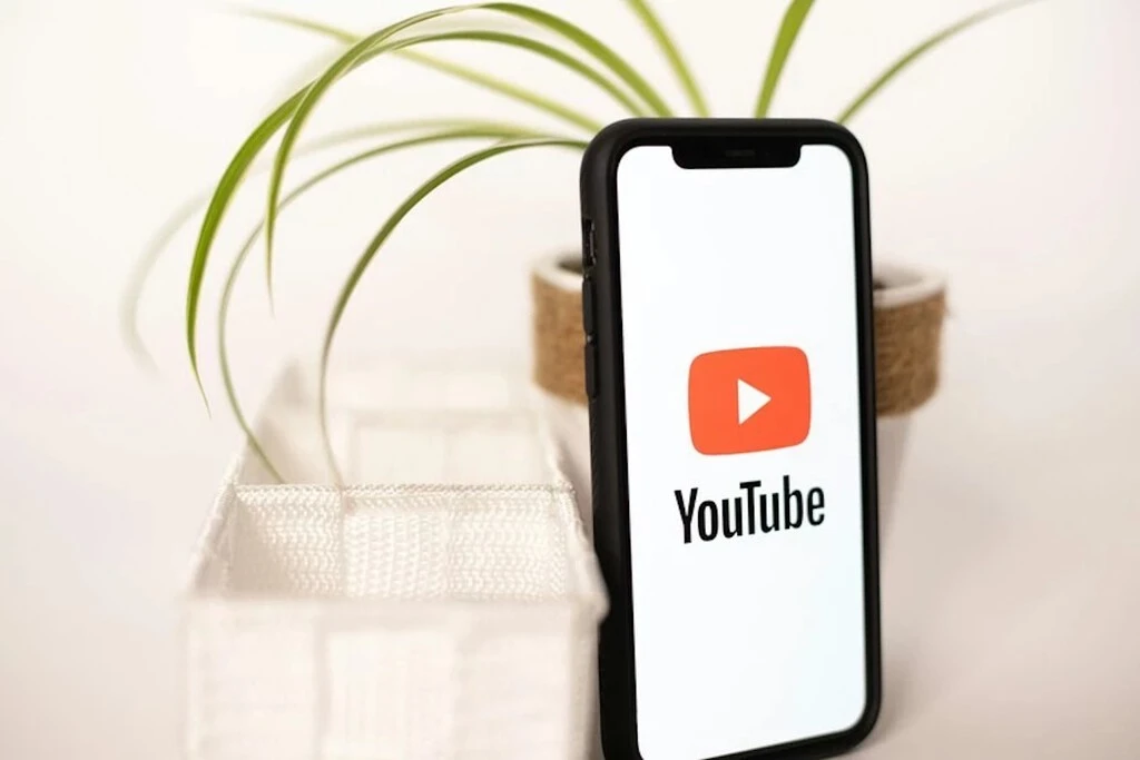 Hay quien está logrando subir a YouTube películas recién estrenadas. Así logran esquivar sus filtros (y conseguir miles de reproducciones)