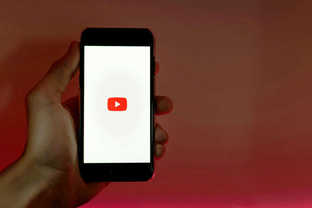 La copia de YouTube a TikTok ya es descarada, también quieren que podamos deslizar al ver videos en pantalla completa y no solo en vertical 