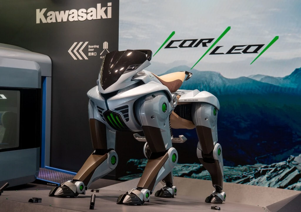 Kawasaki diseñó un vehículo imposible: es de hidrógeno, camina, salta y sueña con dominar el todoterreno en 2050 