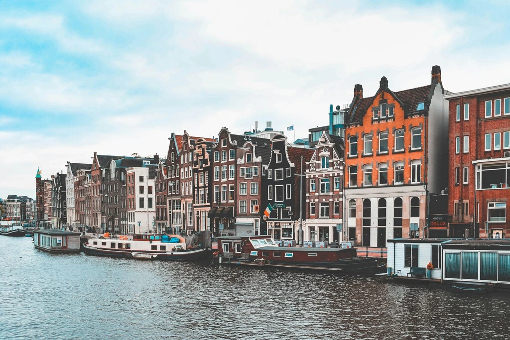 Holanda ha logrado una semana laboral de cuatro días sin querer. Su amor por la conciliación y su sistema de impuestos lo han hecho 