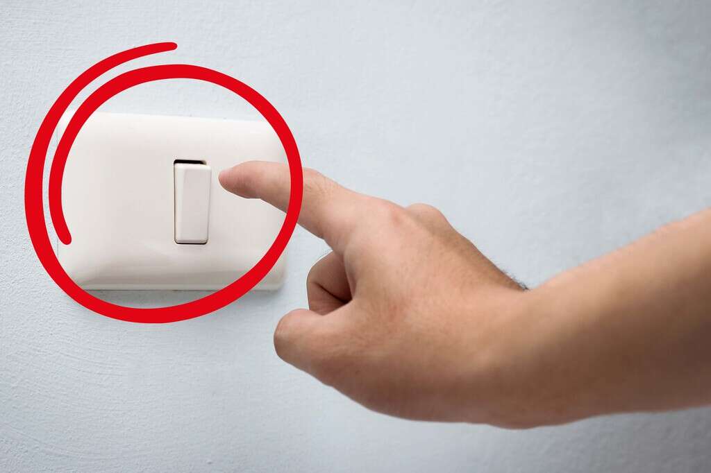 Bajar el switch de la luz cuando nos vamos de vacaciones: esto es lo que debemos tener en cuenta 