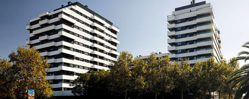 La obsesión en este país por el blanco y negro: todos los edificios de obra nueva se están convirtiendo en el mismo edificio