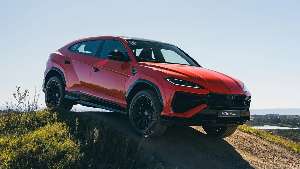La mayoría de millonarios no compran autos nuevos, prefieren arrendarlos: la explicación viral de una inversora que arrasa en TikTok 