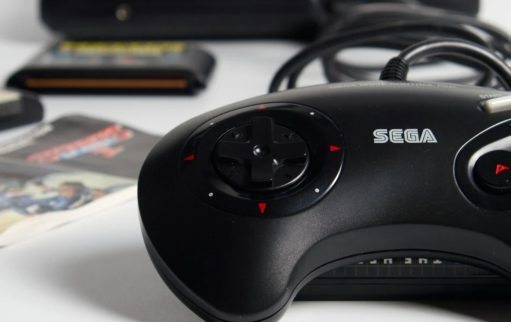 Ya no son solo 'strikes' de YouTube: un youtuber afronta una posible pena de cárcel por analizar consolas retro con juegos 