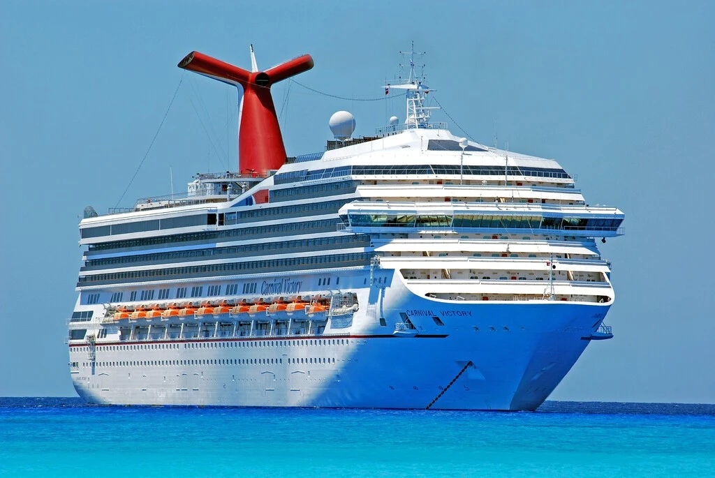 No hay que ser millonario para vivir en un crucero, pero sí trabajar en él: este empleado revela cuánto cuesta vivir en uno 