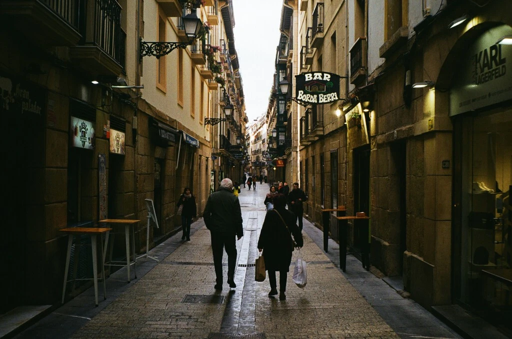 Dos turistas de Estados Unidos alquilaron un Airbnb en Donostia para un mes. Se fueron mucho antes y con quejas 