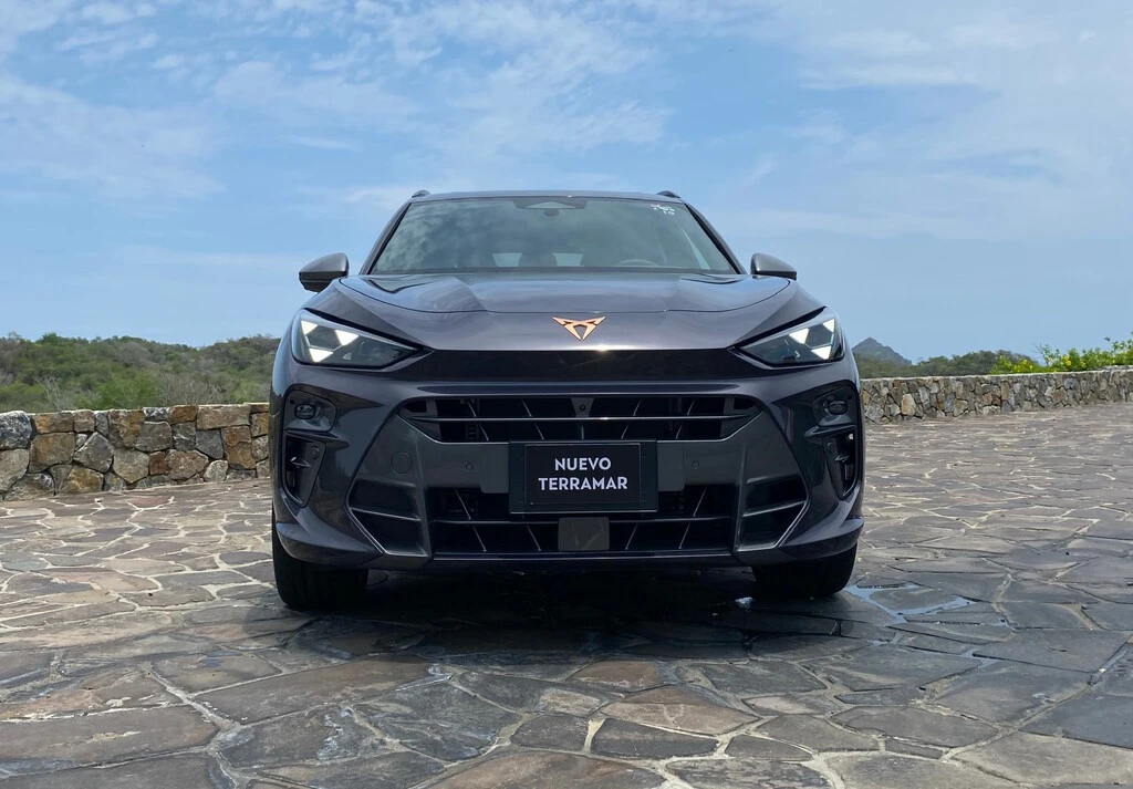 Manejé el nuevo CUPRA Terramar VZ: el SUV deportivo ideal para ciudad, con todo el estilo que esperas por casi 1 millón de pesos 