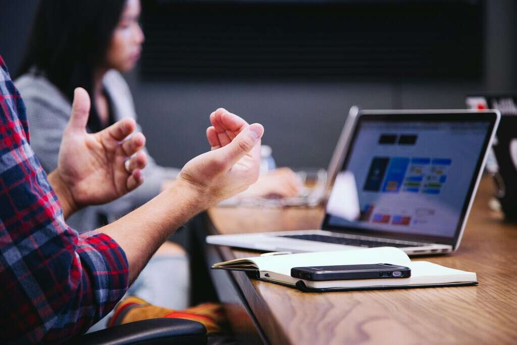 El SEPE ofrece un nuevo curso gratuito para desempleados de mayores de 45 años: información y cómo solicitarlo 