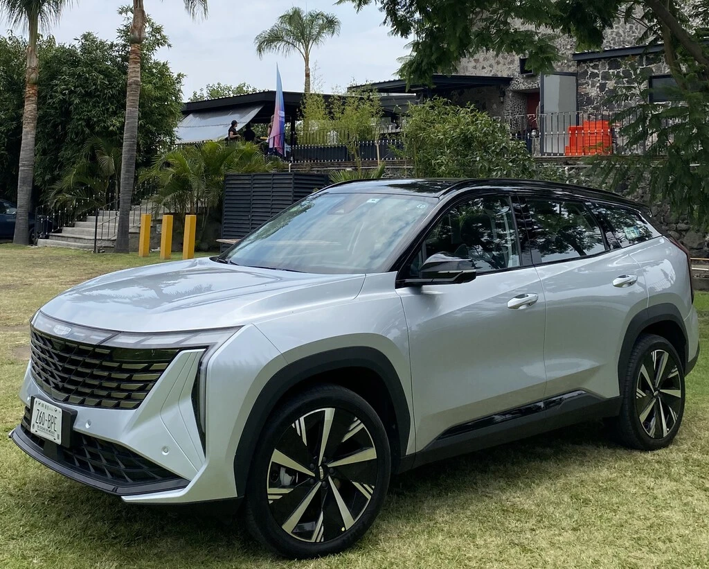Manejé el Geely Starray GF: el piloto lo pasará genial con su motor turbo, el copiloto no tanto