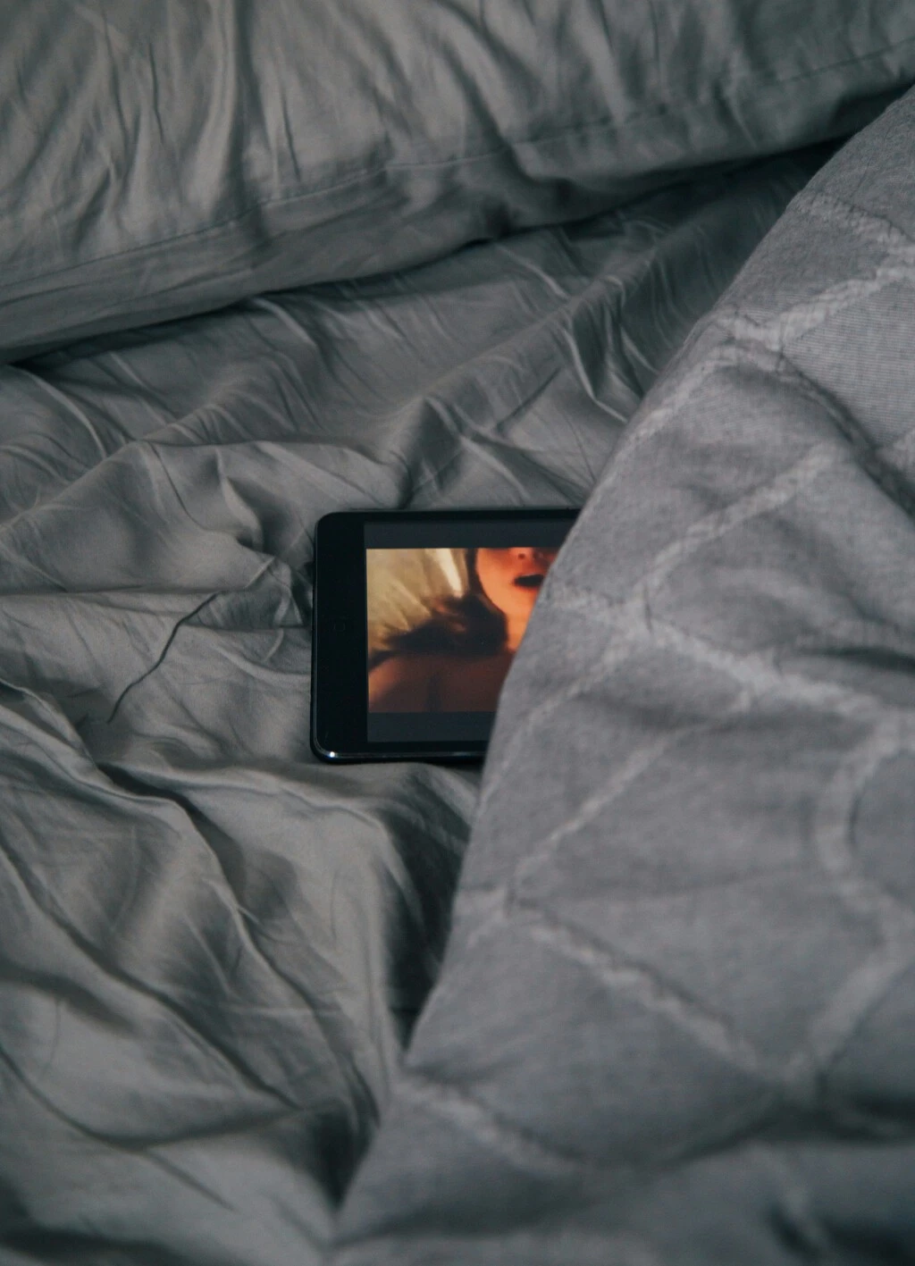 La adicción al porno de la generación Z tiene muchas facetas: aprenden a cómo tener sexo o lo prefieren por encima de encuentros reales 