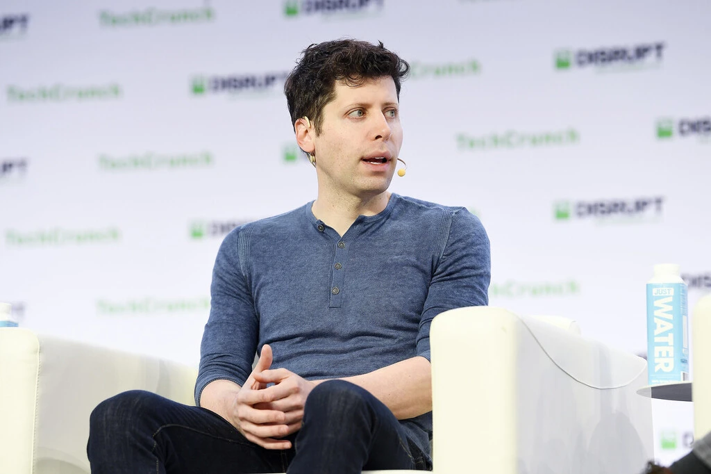 Una ex-directiva explicó por qué despidieron a Sam Altman de OpenAI. La empresa no ha dudado en defender al cofundador 